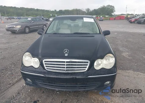 2006 Mercedes-Benz C 280 Luxury 4Matic z USA, uszkodzony, nr VIN WDBRF92H96F756900